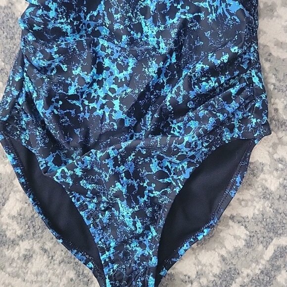 Speedo One Piece Swimsuit - Picture 2 of 6